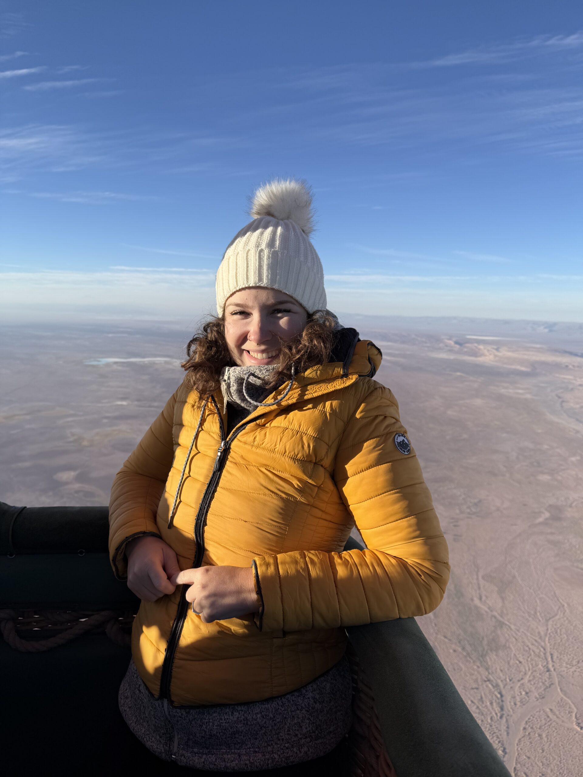 Vista do deserto do Atacama a partir de um voo de balão ao amanhecer