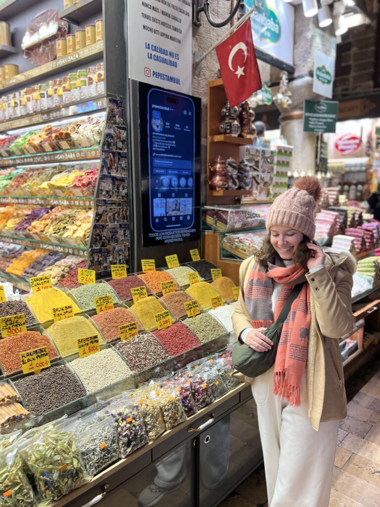 Banca de temperos no Bazar de Especiarias, em Istambul