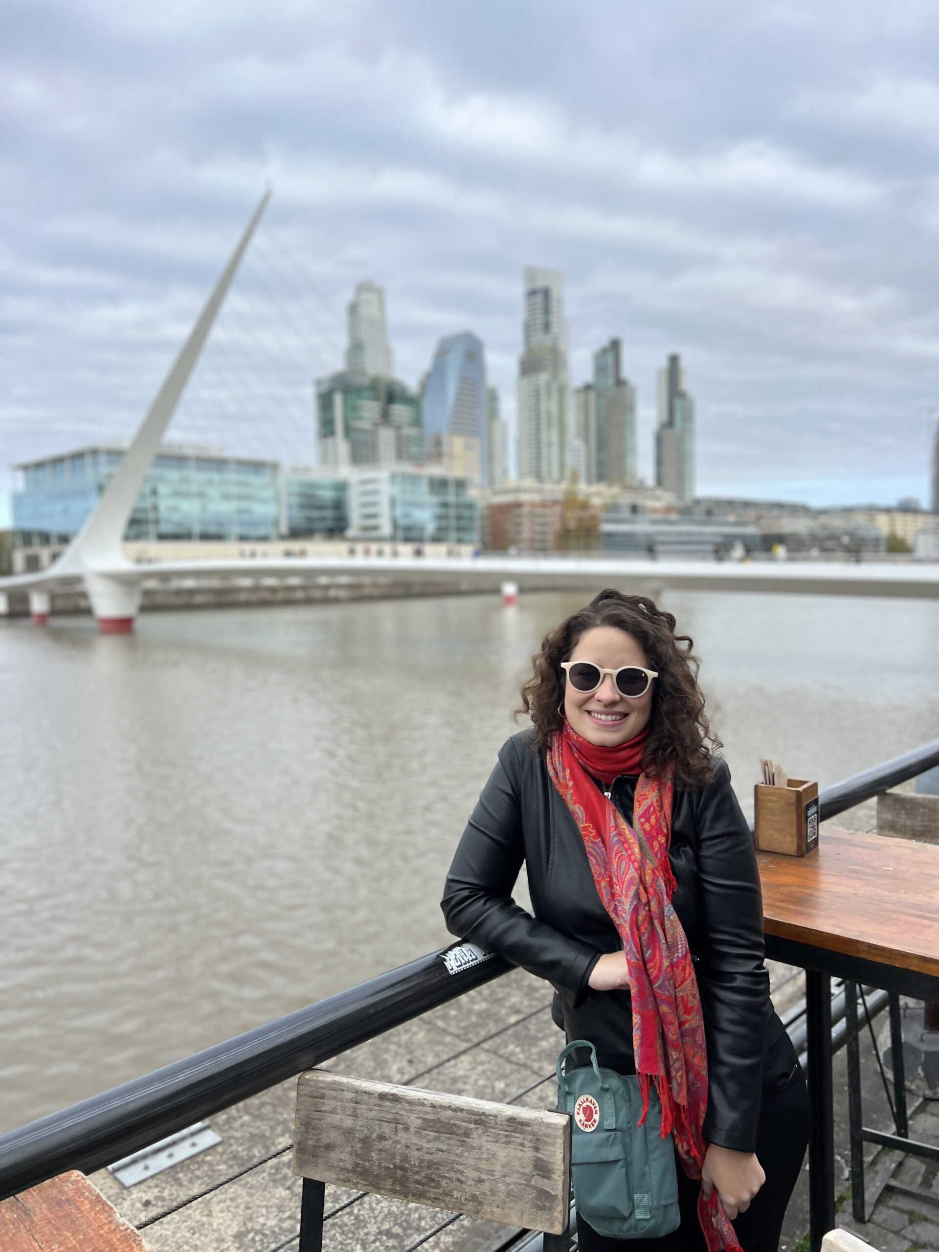 Puente de la Mujer e o skyline de Puerto Madero, em Buenos Aires