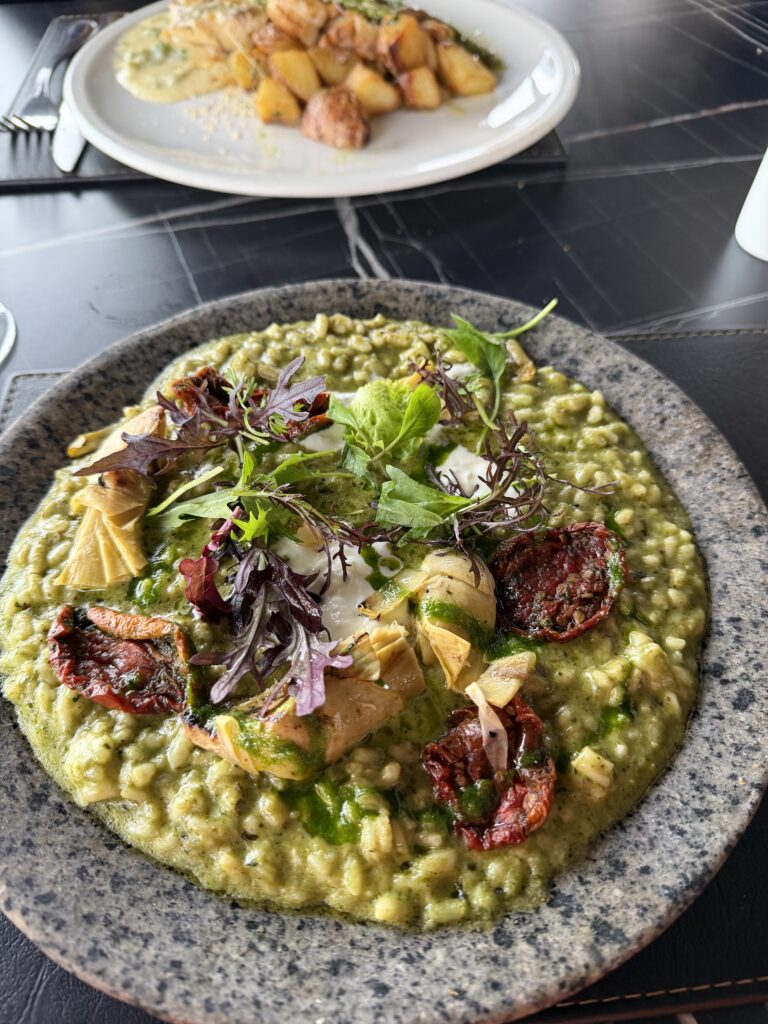 Prato de risoto servido no restaurante Giratorio, em Santiago do Chile